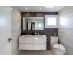 VIVIENDA EN PRIMERA LINEA DE MAR