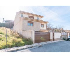 ¡Descubre el hogar de tus sueños en este espectacular chalet independiente!