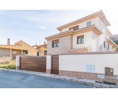 ¡Descubre el hogar de tus sueños en este espectacular chalet independiente!