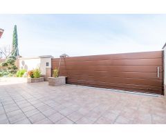 ¡Descubre el hogar de tus sueños en este espectacular chalet independiente!