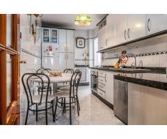 Precioso piso de 173 m2 con de 5 habitaciones, 2 salones, terraza, garaje, junto a Plaza de Gracia