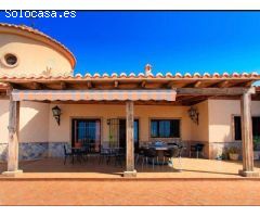 Oasis Tropical: Villa Exclusiva con Vistas al Mar.