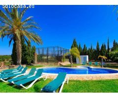 Oasis Tropical: Villa Exclusiva con Vistas al Mar.