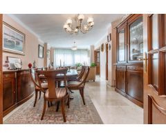 Precioso piso de 173 m2 con de 5 habitaciones, 2 salones, terraza, garaje, junto a Plaza de Gracia