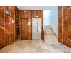 Precioso piso de 173 m2 con de 5 habitaciones, 2 salones, terraza, garaje, junto a Plaza de Gracia