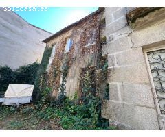 CASA CON FINCA PARA REFORMA EN EL CENTRO DE VERÍN