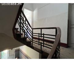 CASA CON FINCA PARA REFORMA EN EL CENTRO DE VERÍN