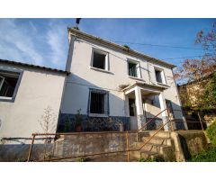 SE VENDE CASA CON GRAN FINCA PARA ENTRAR A VIVIR EN TRABADA LUGO (BARRIO O PARLADOIRO)