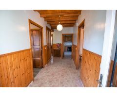 SE VENDE CASA CON GRAN FINCA PARA ENTRAR A VIVIR EN TRABADA LUGO (BARRIO O PARLADOIRO)