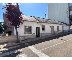 CASA DE PLANTA BAJA EN EL CENTRO DE FABERO PARA REFORMAR