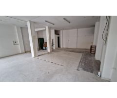 SE VENDE O SE ALQUILA AMPLIO LOCAL EN LA AVENIDA DEL FERROCARRIL
