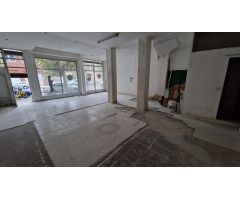 SE VENDE O SE ALQUILA AMPLIO LOCAL EN LA AVENIDA DEL FERROCARRIL
