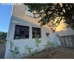 SE VENDE CASA EN EL CENTRO DE CACABELOS PARA REFORMAR