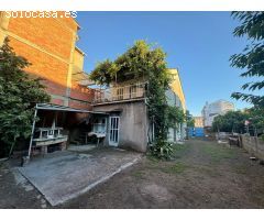 SE VENDE CASA EN EL CENTRO DE CACABELOS PARA REFORMAR