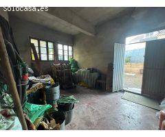 SE VENDE CASA EN EL CENTRO DE CACABELOS PARA REFORMAR
