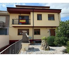 SE VENDE CHALET EN EL CENTRO DE CACABELOS