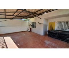 SE VENDE  CASA DE 160 M2 CON PATIO Y TERRENO DE 250 M2