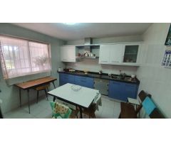 SE VENDE  CASA DE 160 M2 CON PATIO Y TERRENO DE 250 M2