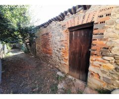 CASA CON PATIO PARA RESTAURAR EN FLORES DEL SIL