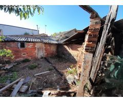 CASA CON PATIO PARA RESTAURAR EN FLORES DEL SIL
