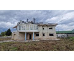 SE VENDE CHALET EN CARRACEDELO
