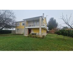 Chalet en Venta en Ponferrada, León