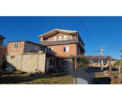 SE VENDA CASA CON TERRENO EN ARGANZA