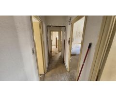 se vende piso en el centro para reformar