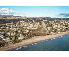 CASA ADOSADA DE 4 DORMITORIOS EN PRIMERA LINEA DE MAR LAS CHAPAS, MARBELLA