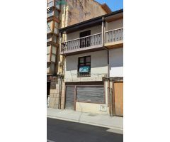 Se vende casa con local comercial en Ampuero