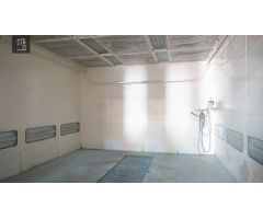 AMPLIO TALLER DE CHAPA Y PINTURA  EN GENETO