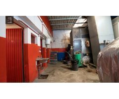 AMPLIO TALLER DE CHAPA Y PINTURA  EN GENETO