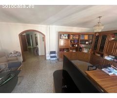 PISO CÉNTRICO SEMIREFORMADO. GARAJE INCLUIDO. 3 HABITACIONES 2 BAÑOS