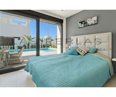 Chalet en Venta en Benijófar, Alicante