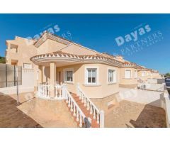 Casa Adosada en Venta en San Miguel de Salinas, Alicante