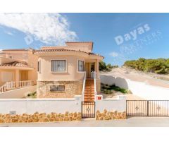 Casa Adosada en Venta en San Miguel de Salinas, Alicante