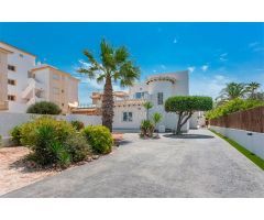 Chalet en Venta en Orihuela Costa, Alicante