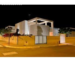 Villa en Venta en Benijófar, Alicante