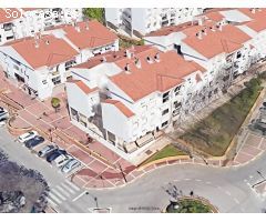Amplia y luminosa vivienda en esquina con vistas al mar en Estepona, a 300 metros de la playa
