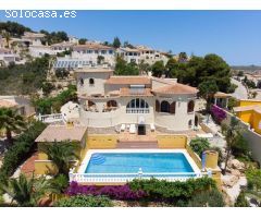 Villa en Benitachell con piscina y vistas al mar