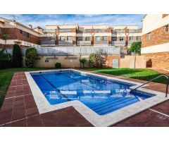 Casa adosada con terraza y piscina en El Vendrell