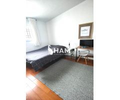 Habitación grande en alquiler en chalet adosado