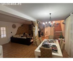 Chalet independiente en venta con amplia parcela y piscina en Mutxamel