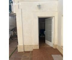 Chalet independiente en venta con amplia parcela y piscina en Mutxamel