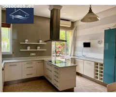 Chalet independiente con piscina propia y amplio jardín en El Moralet