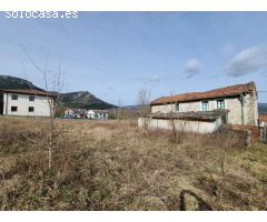 CASA DE PUEBLO CON 3900 M2 DE TERRENO URBANO