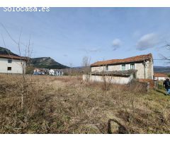 CASA DE PUEBLO CON 3900 M2 DE TERRENO URBANO
