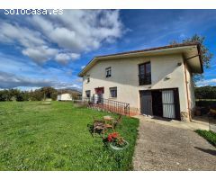 EN VENTA CASA CON TERRENO EN MERINDAD DE MONTIJA