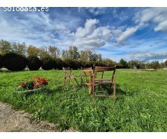 EN VENTA CASA CON TERRENO EN MERINDAD DE MONTIJA