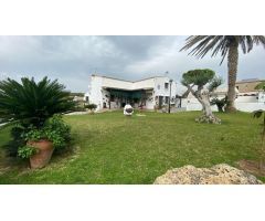 MAGNIFICO CHALET EN CHICLANA